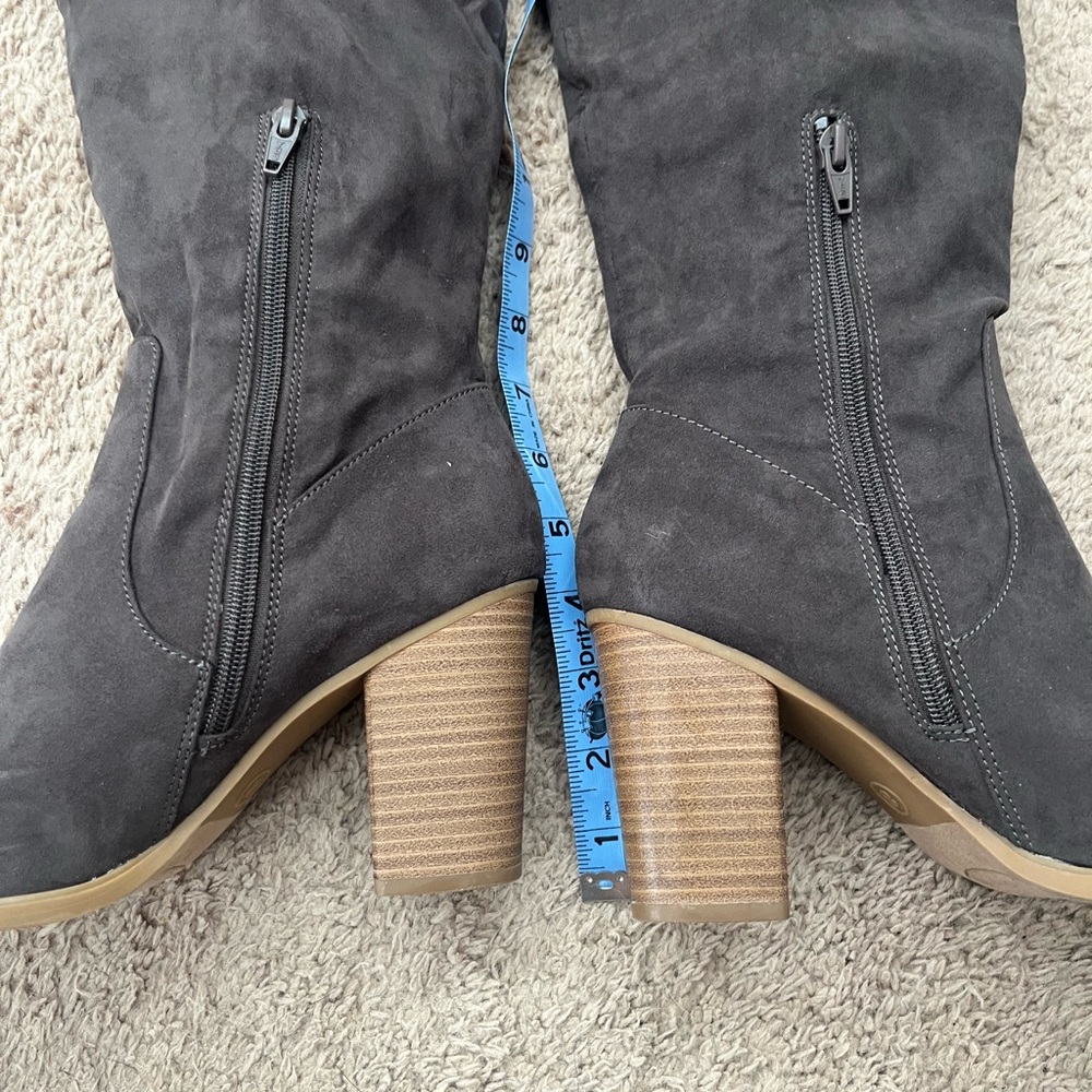 Dolce Vita Knee High Heeled Chocolate color Suede Boots size 8 - Picture 4 of 9